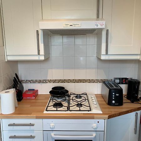 Complete 1 Bedroom Apartment With Wi-Fi, Kitchen, Tv In Heart Of Chiswick, Londra Exterior foto