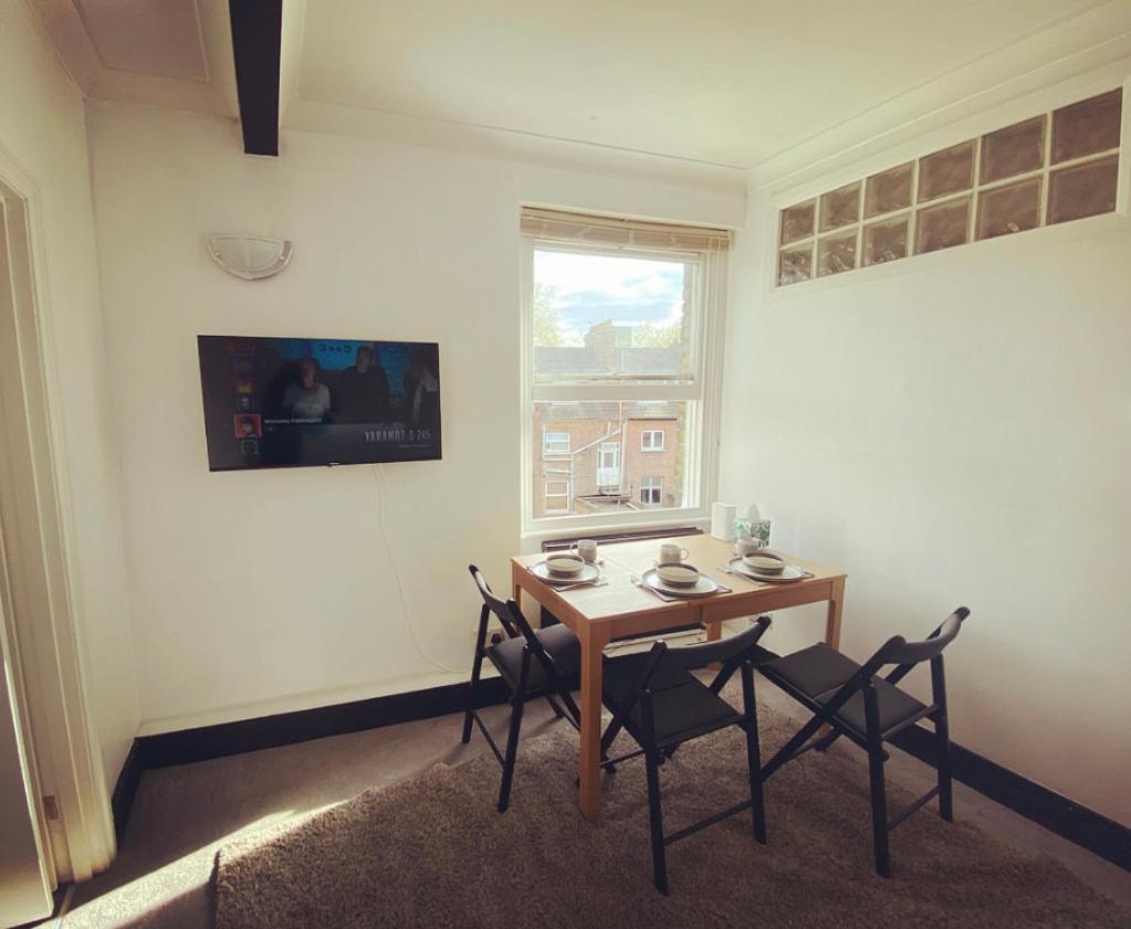 Complete 1 Bedroom Apartment With Wi-Fi, Kitchen, Tv In Heart Of Chiswick, Londra Exterior foto