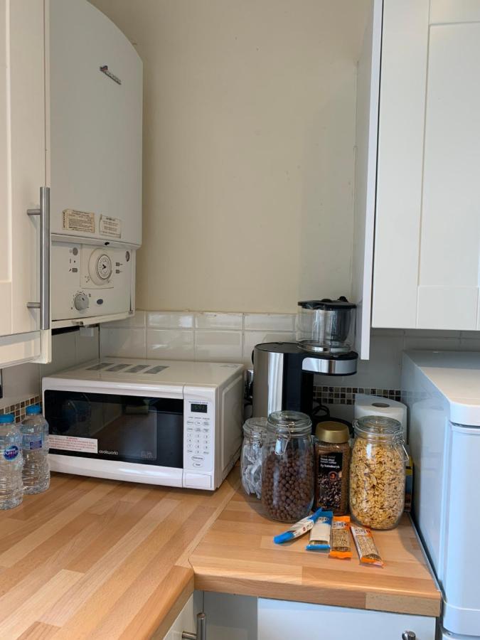 Complete 1 Bedroom Apartment With Wi-Fi, Kitchen, Tv In Heart Of Chiswick, Londra Exterior foto