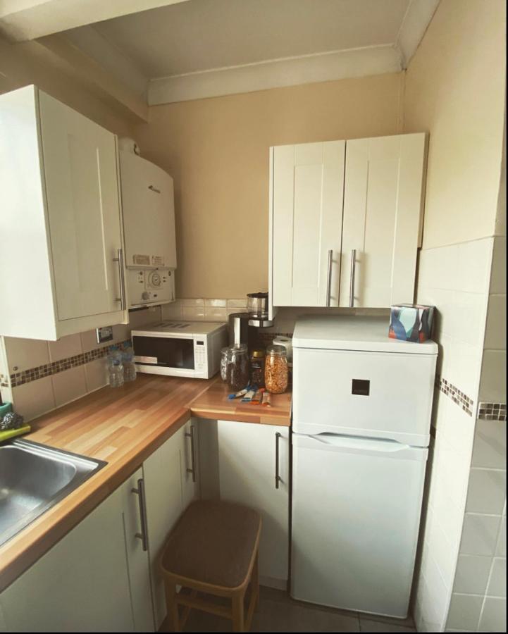 Complete 1 Bedroom Apartment With Wi-Fi, Kitchen, Tv In Heart Of Chiswick, Londra Exterior foto